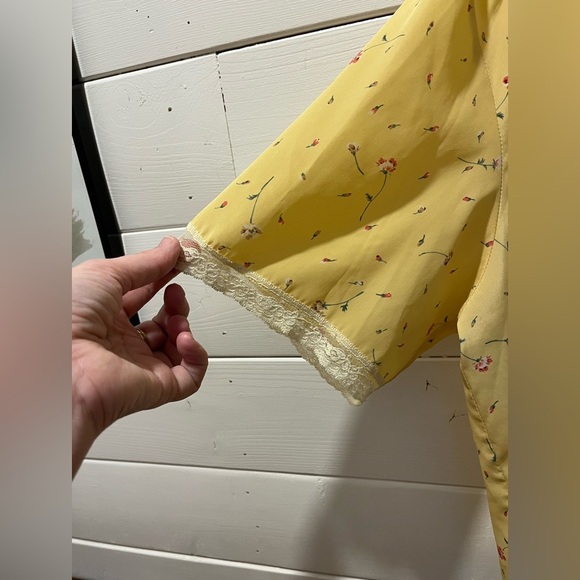 Vintage LINDA BIS – Yellow Floral Button-Front Top – Size S/P - Picture 7 of 9